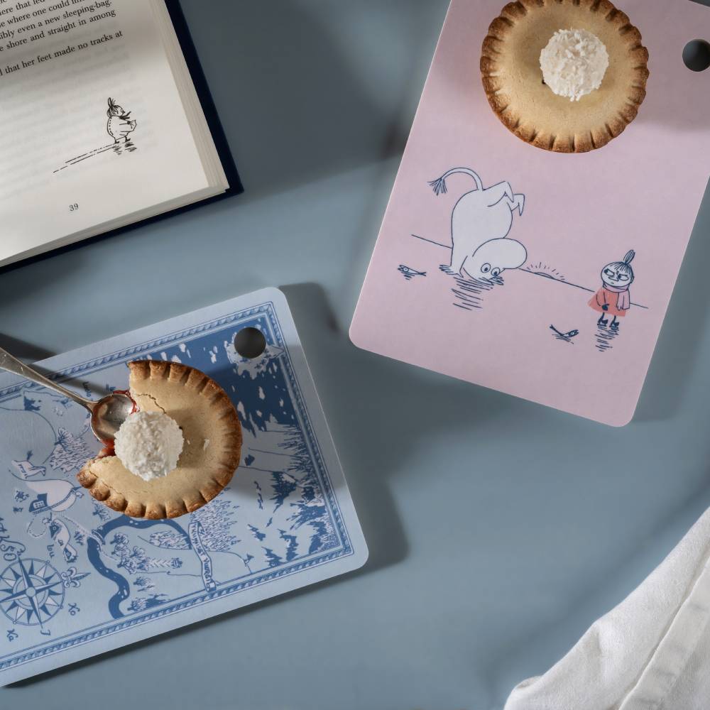 Moomin Dreamy Winter Chop & Serve Board 14x20cm - Image 3